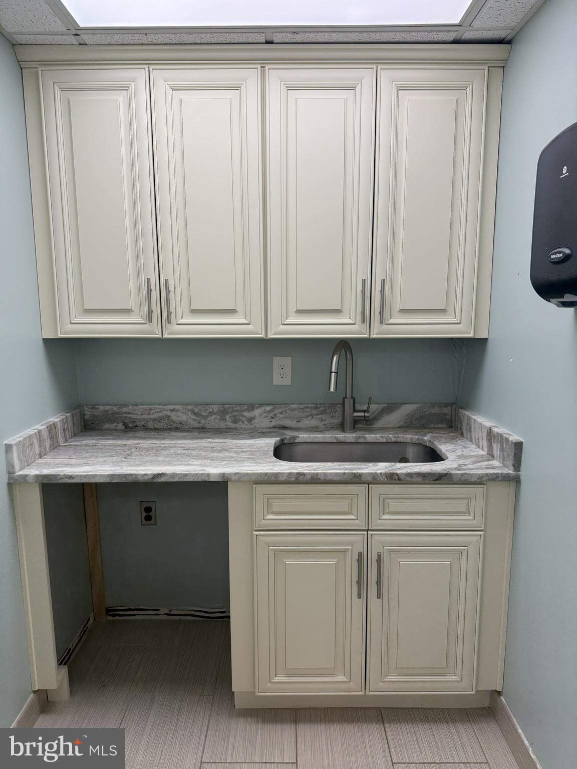 EVERGREEN OFFICE - Commercial Sale