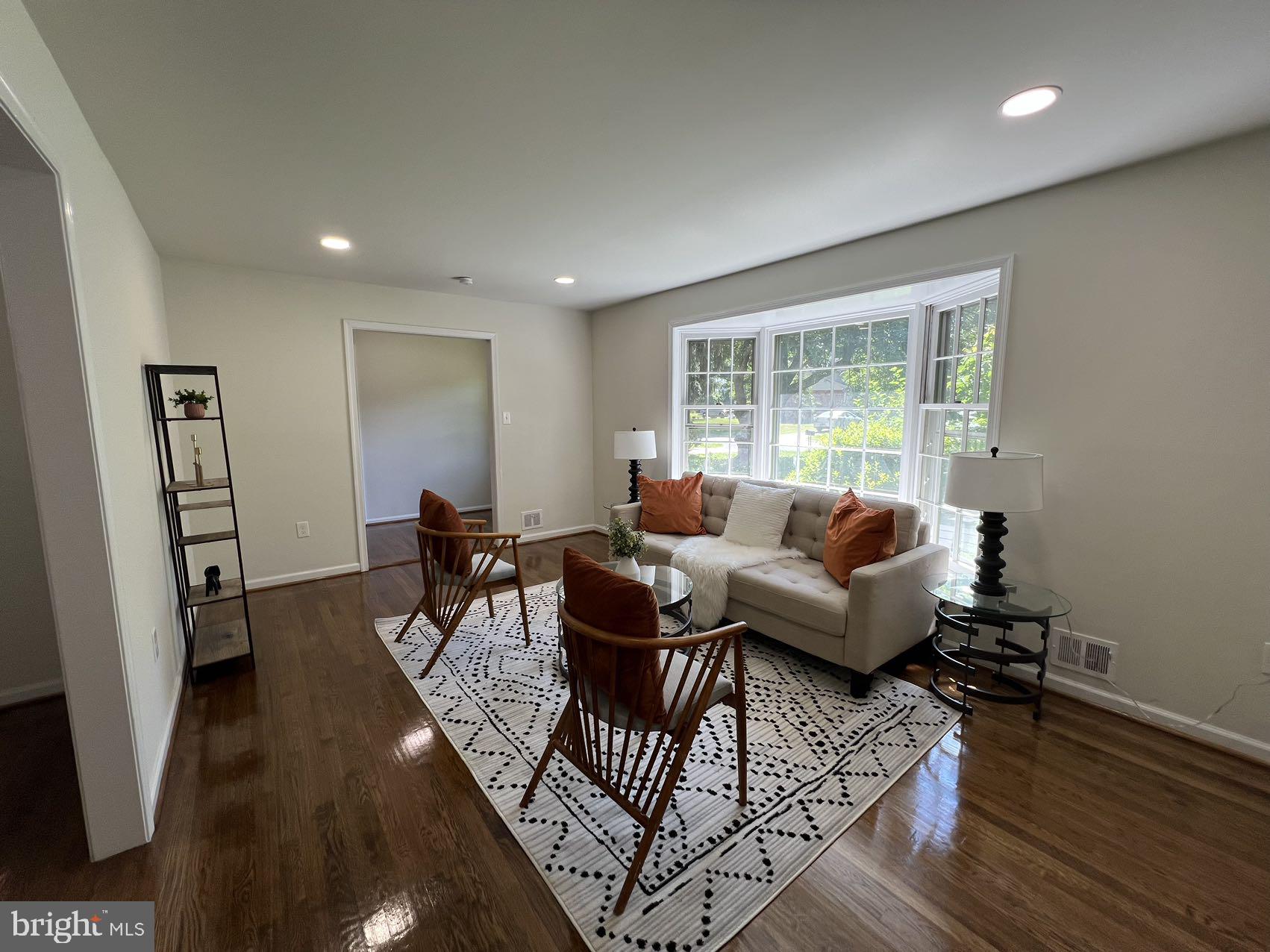 WALNUT HILL - Residential