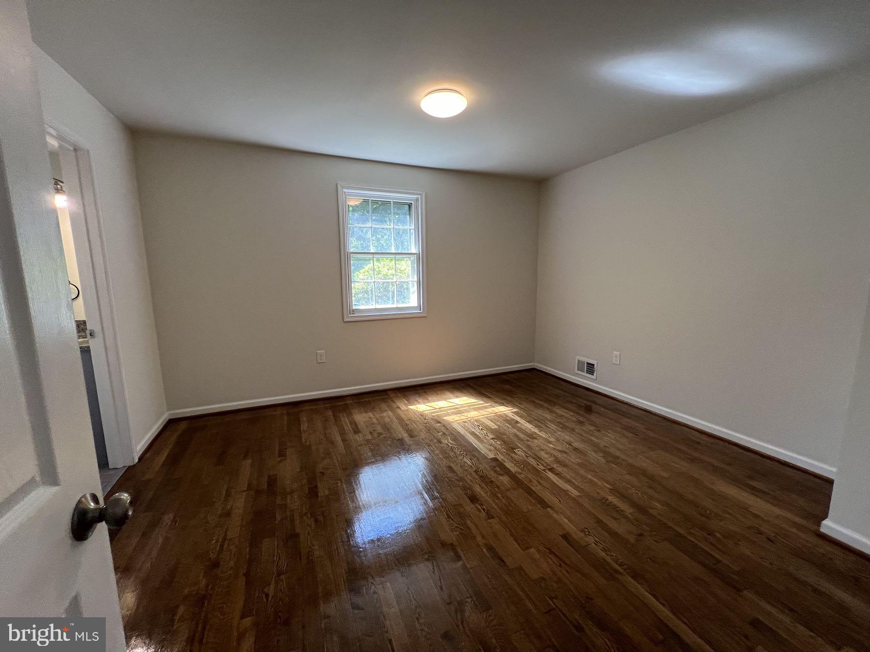 WALNUT HILL - Residential