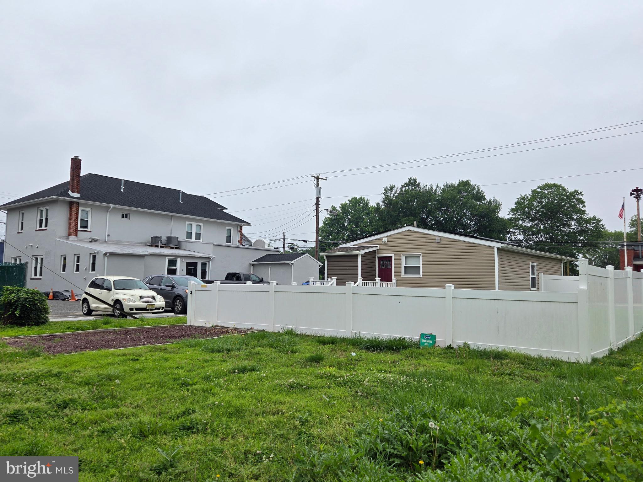 542 N BROADWAY