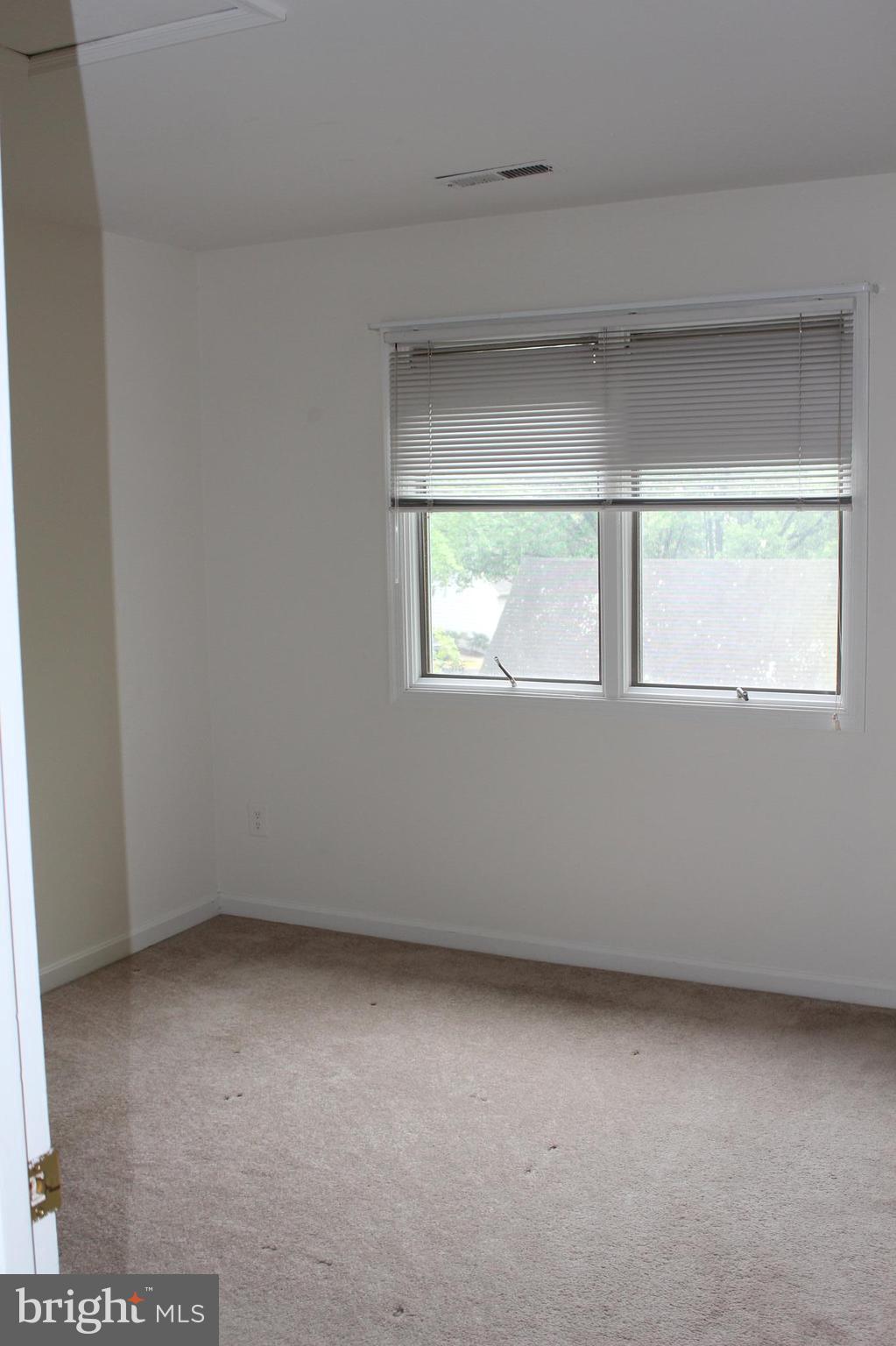 FAIR LAKES - Residential Lease