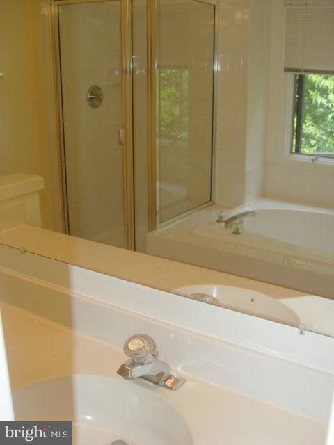 FAIR LAKES - Residential Lease