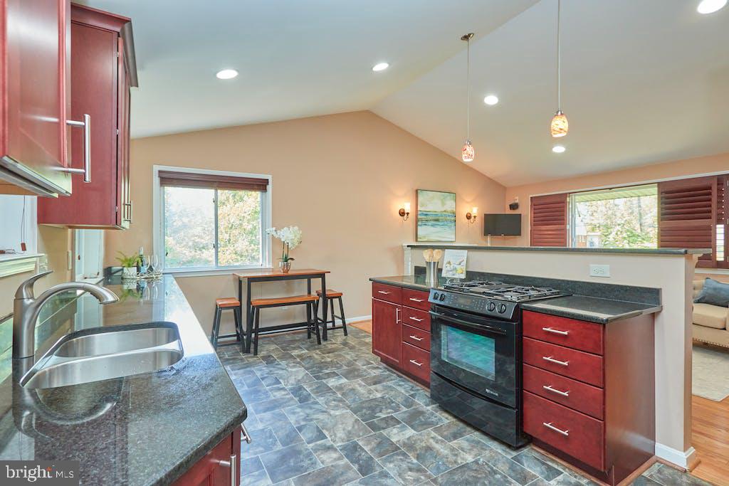 COLUMBIA PINES - Residential