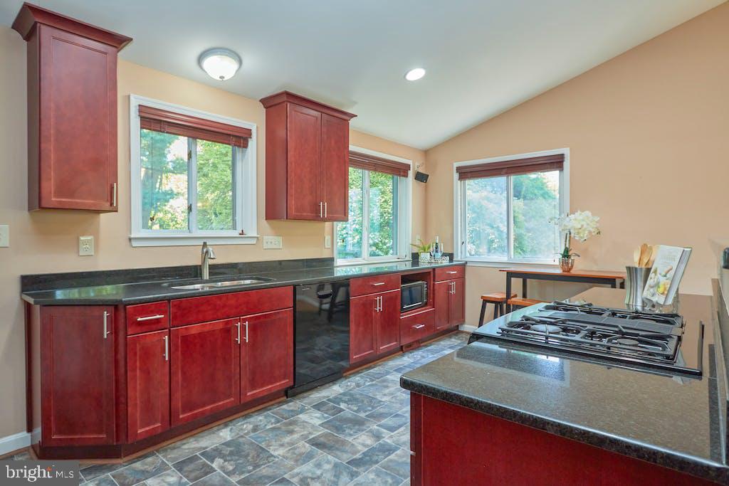 COLUMBIA PINES - Residential