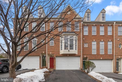 Townhouse For Sale - 12414 Falconbridge Drive<br/> NORTH POTOMAC, MD 20878