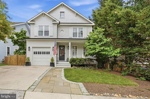 Photo of 1527 N Randolph Street, ARLINGTON, VA 22207 (MLS # VAAR2072922)