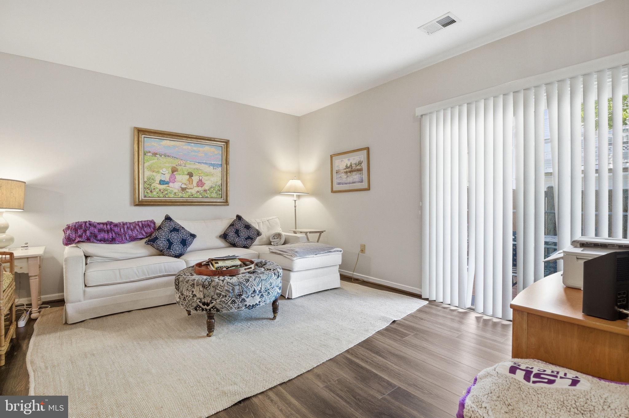 LIFESTYLE AT SULLY STATION - Residential