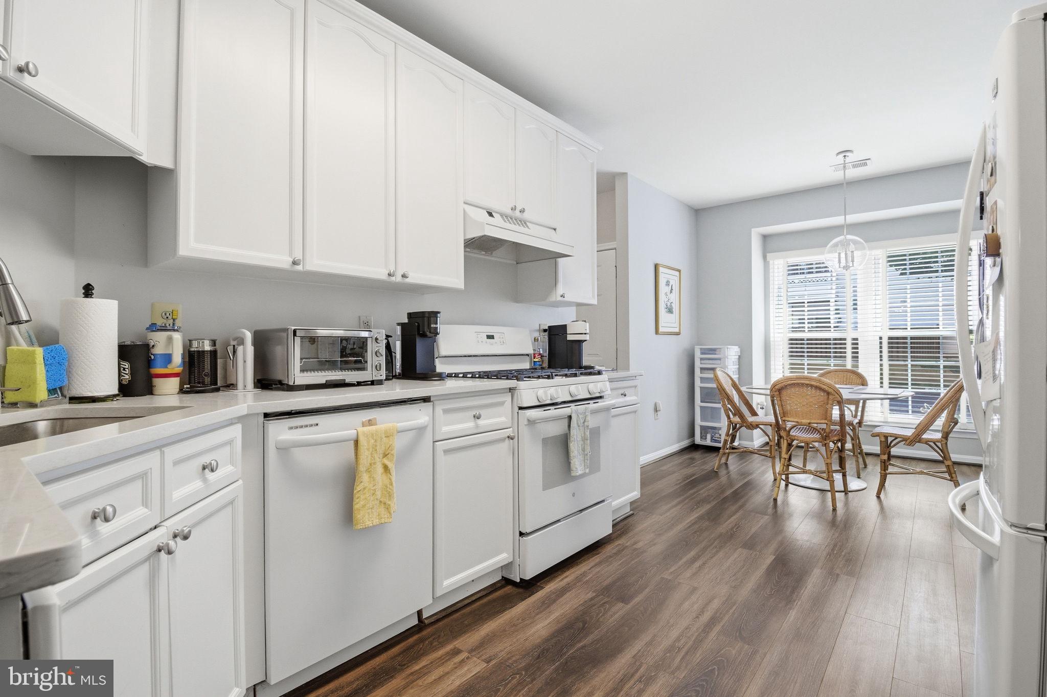 LIFESTYLE AT SULLY STATION - Residential