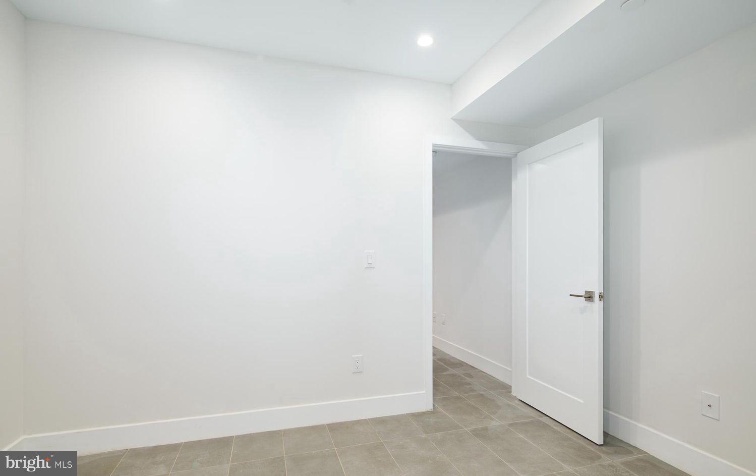 OLDE KENSINGTON - Residential Lease