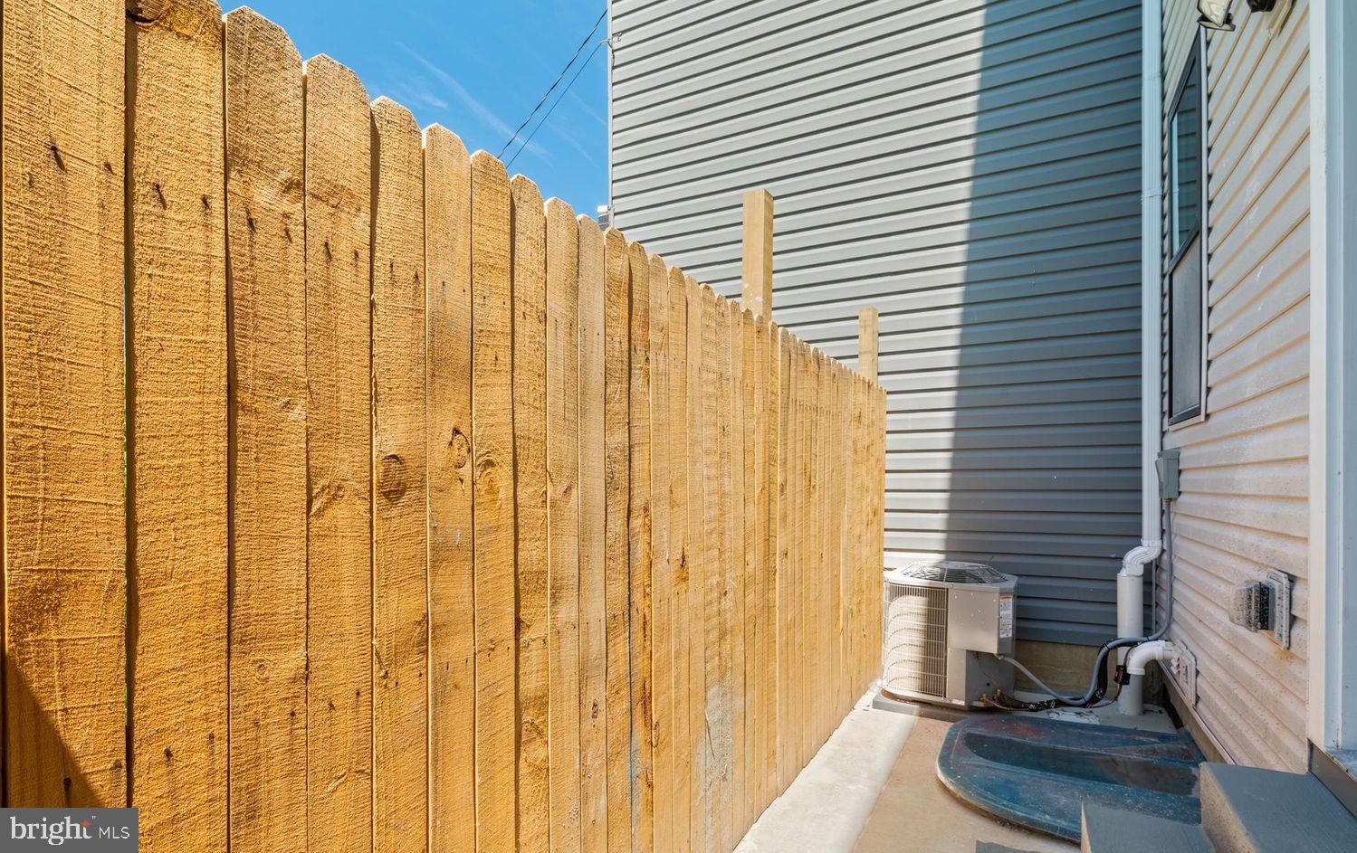 OLDE KENSINGTON - Residential Lease