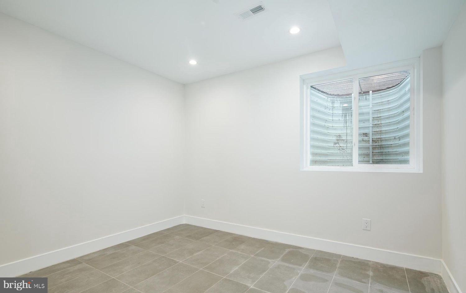 OLDE KENSINGTON - Residential Lease