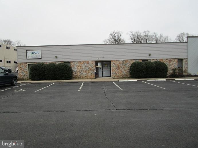 Street front office location in Huntingdon Valley. The unit has 2 large office areas ,3 private offices, full bath, Glass entrance door, large parking lot in front of suite. Currently occupied but can be delivered to new tenant vacant in Mid to end of July at the earliest.