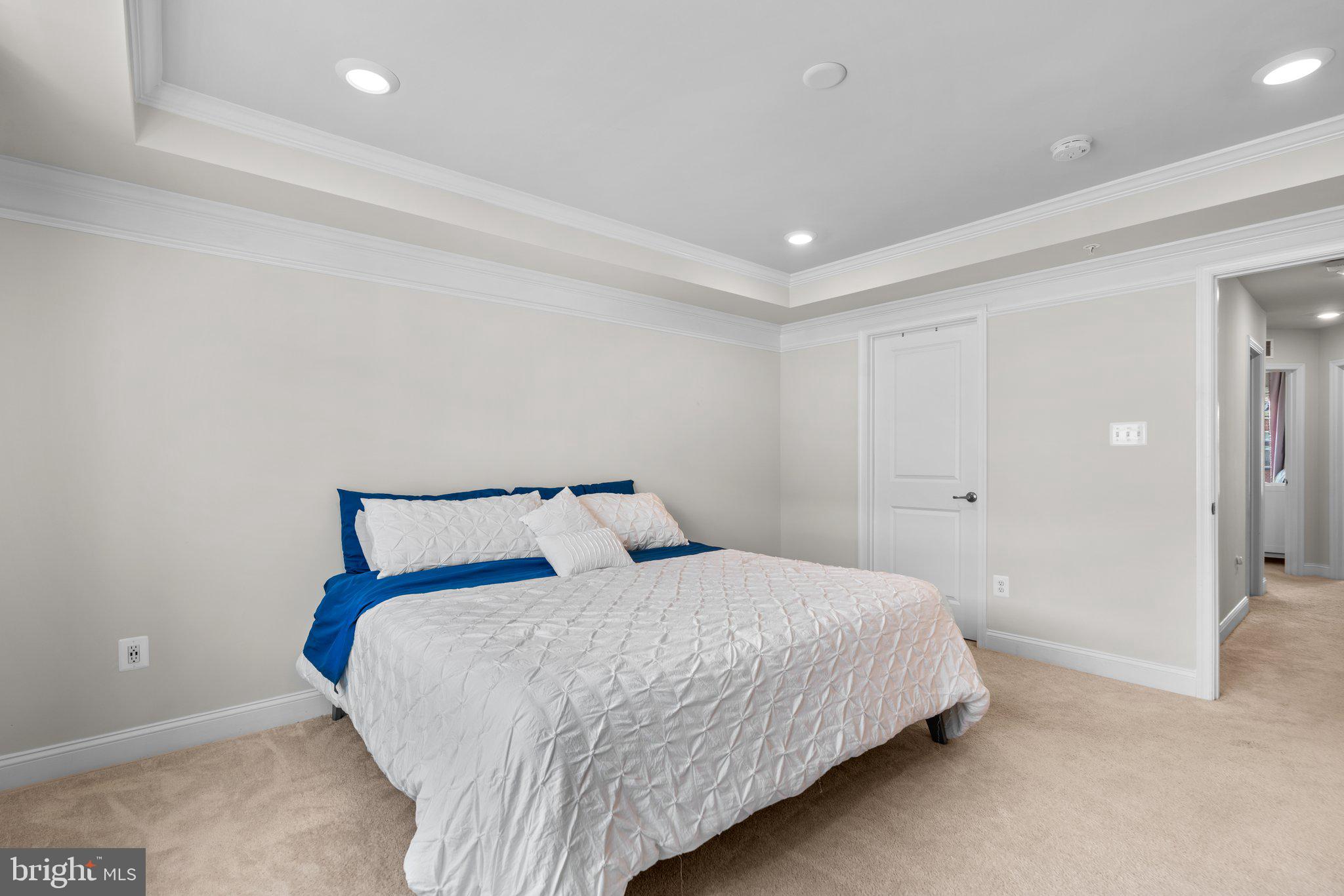 OXFORD SQUARE - Residential