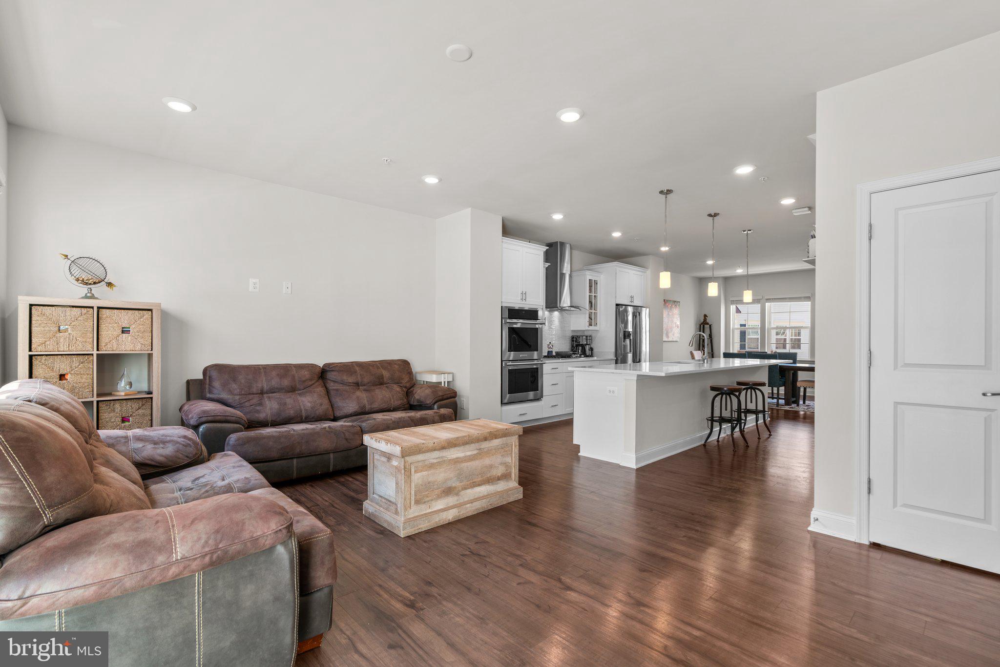 OXFORD SQUARE - Residential