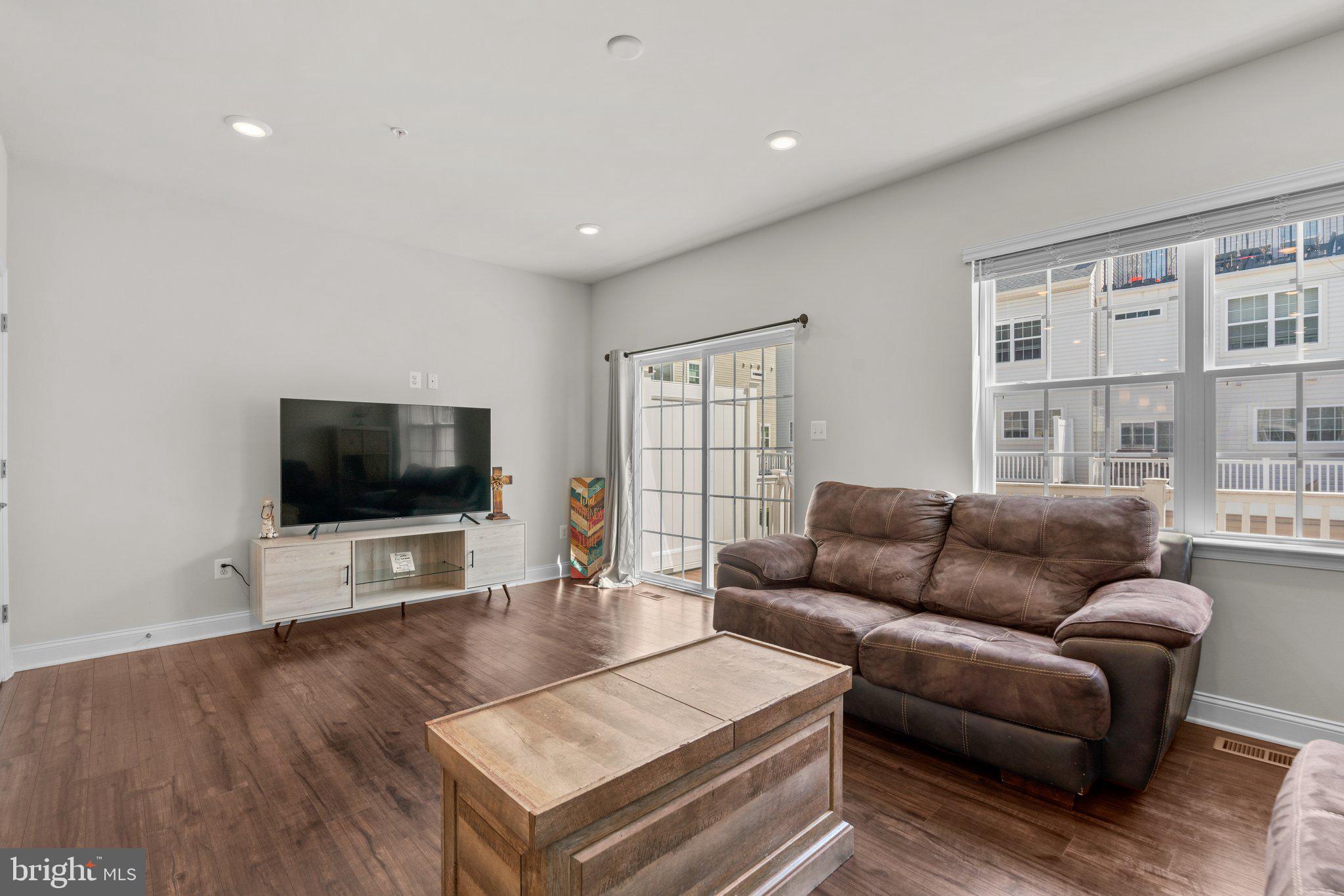 OXFORD SQUARE - Residential