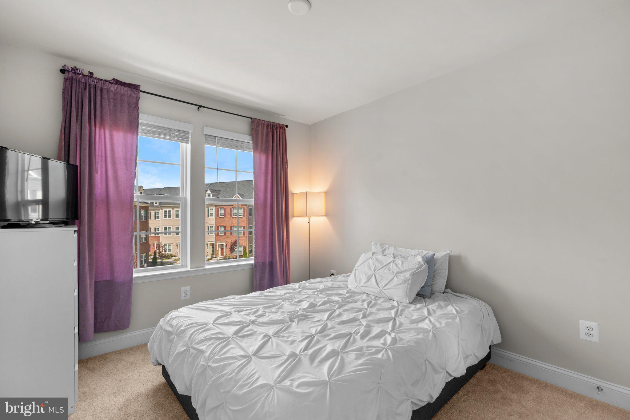 OXFORD SQUARE - Residential