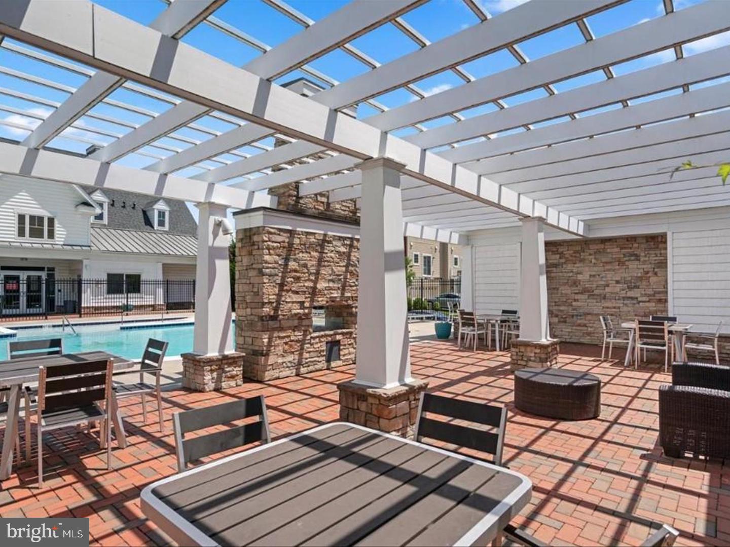 OXFORD SQUARE - Residential