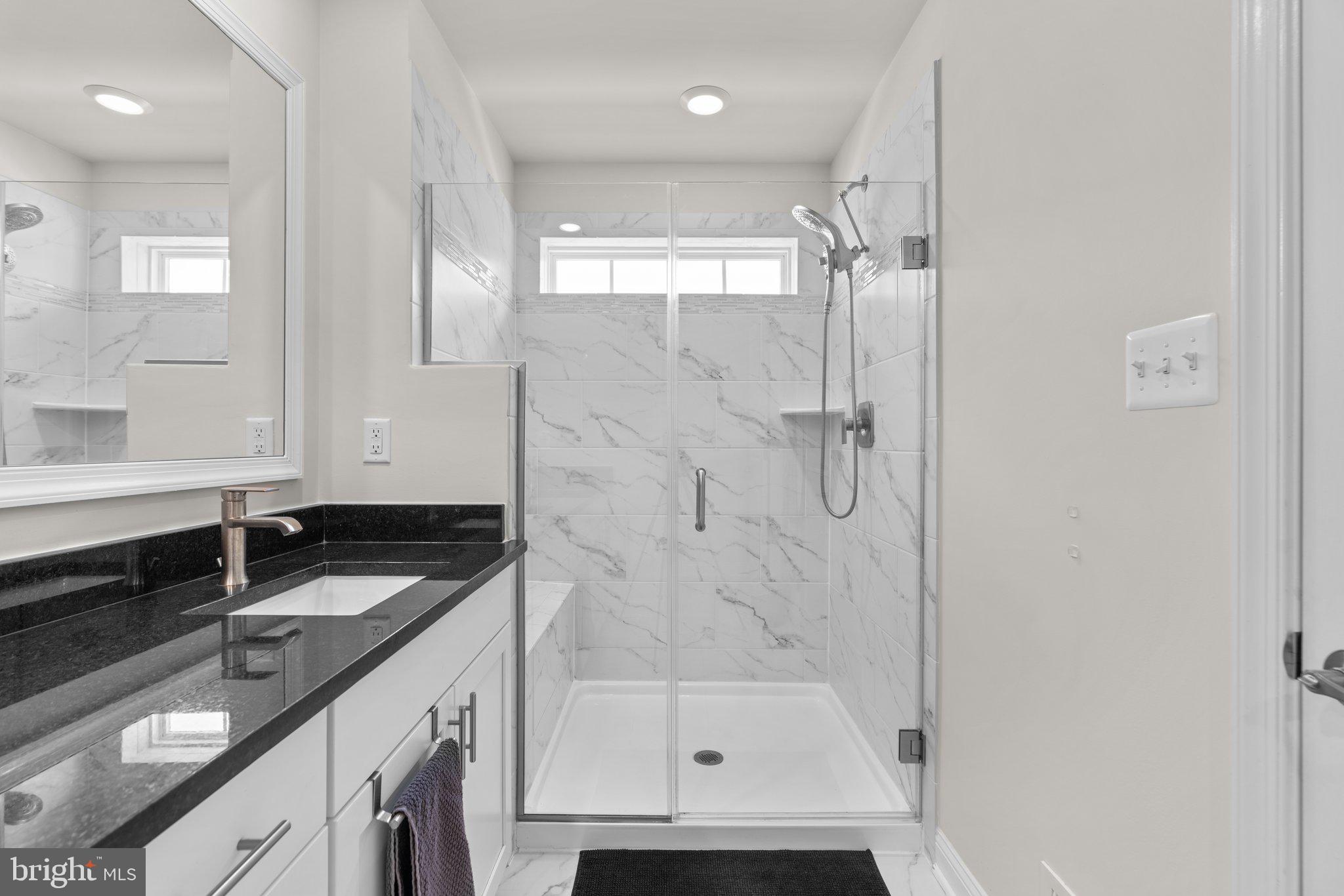 OXFORD SQUARE - Residential