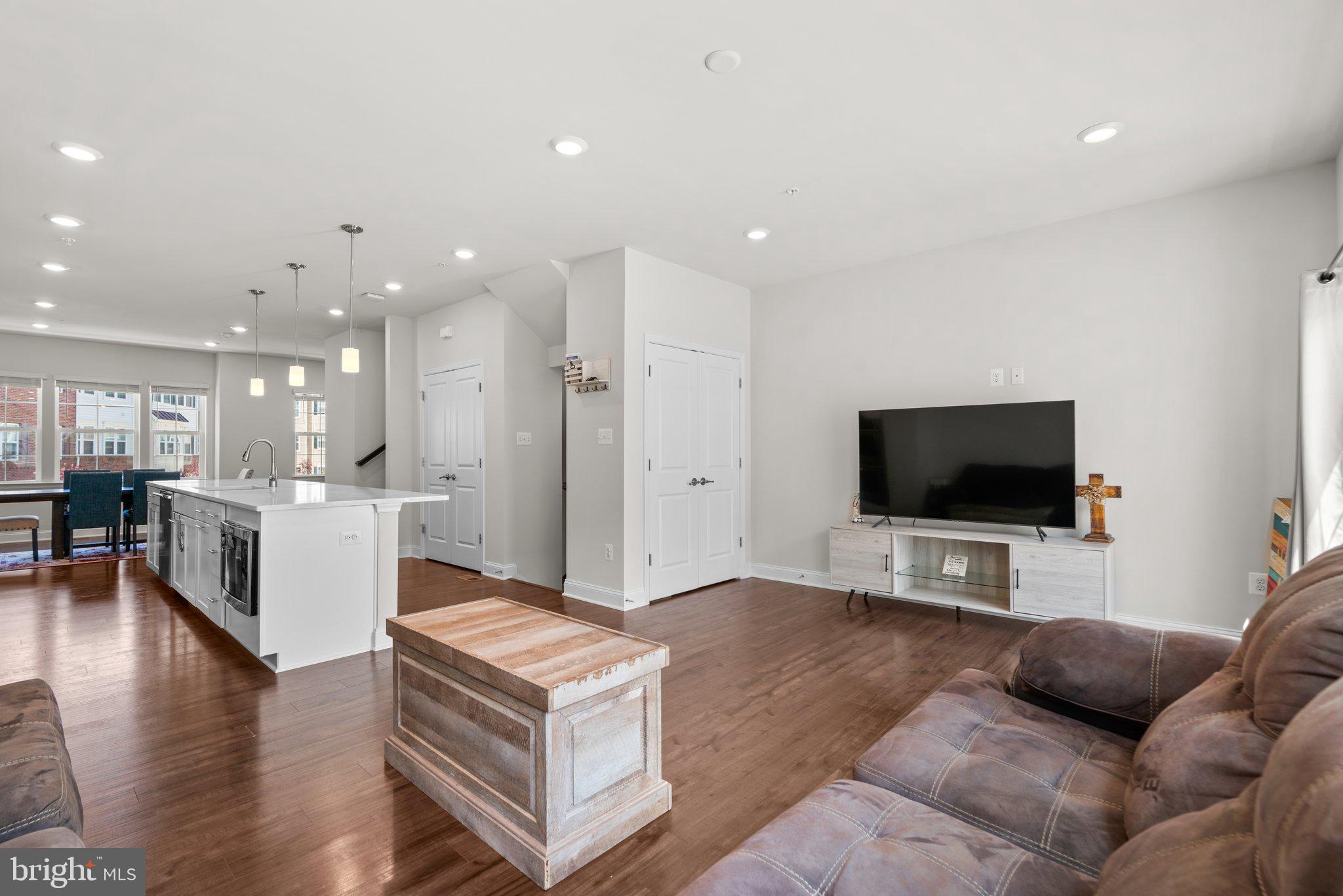 OXFORD SQUARE - Residential