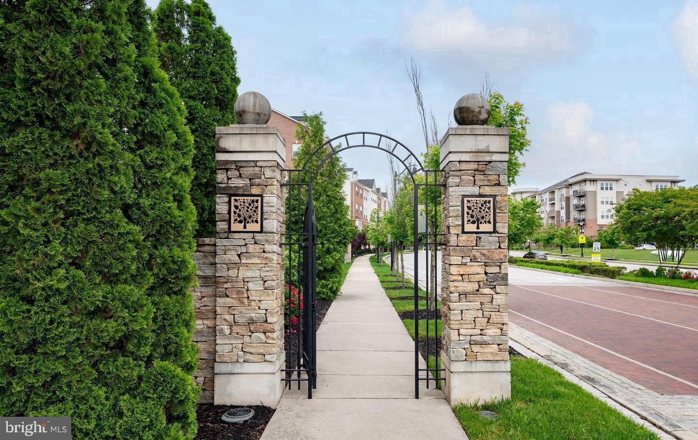 OXFORD SQUARE - Residential