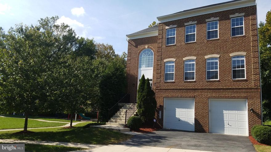 Tastefully remodeled, extremely spacious SF home in prestigious Kensington Orchids. Luxury kitchen and bathrooms, granite counter tops, gleaming hardwood floors, recessed lighting, 10ft. ceilings, new appliances and more. Commuters dream with minutes to major highways, short walk to shopping& restaurants, minutes to public transportation. Large deck and patio, back to woods.**Must See**