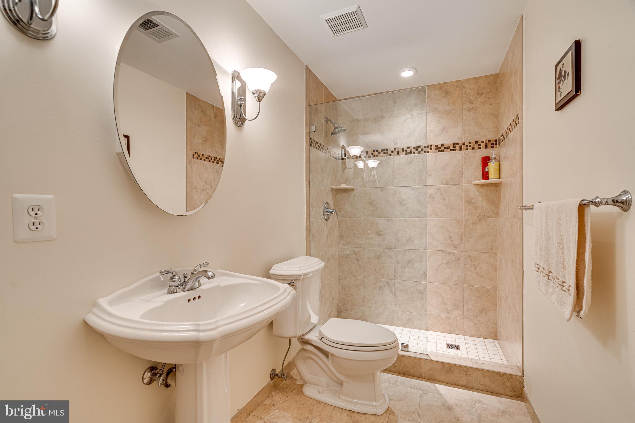 HICKORY VALE FARM - Residential Lease