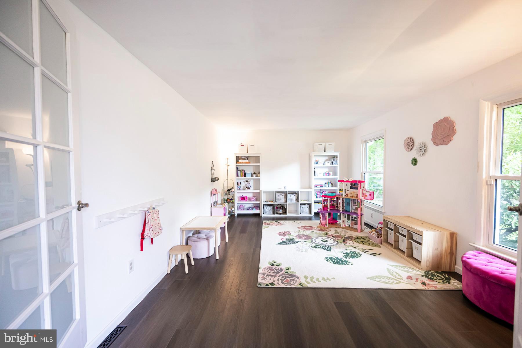 CHESTNUT HILL - Residential