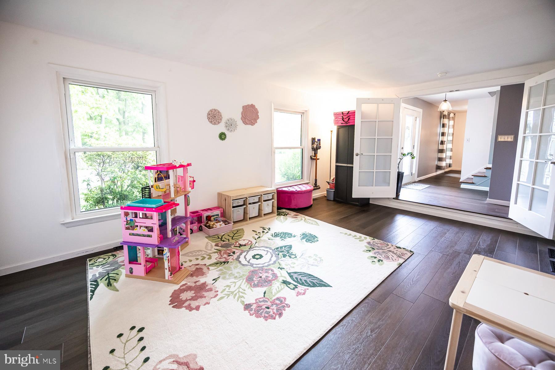 CHESTNUT HILL - Residential