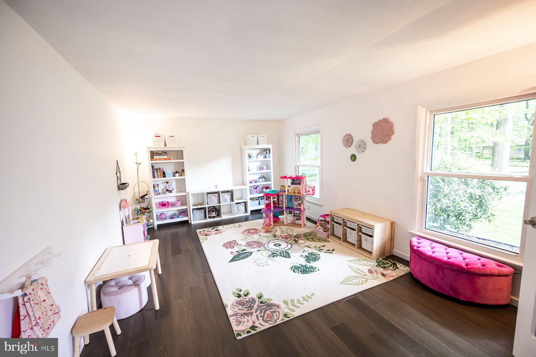 CHESTNUT HILL - Residential