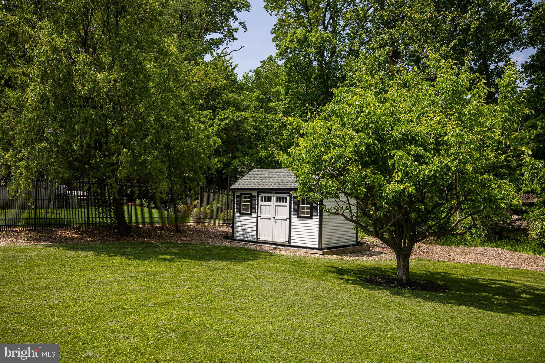 CHESTNUT HILL - Residential