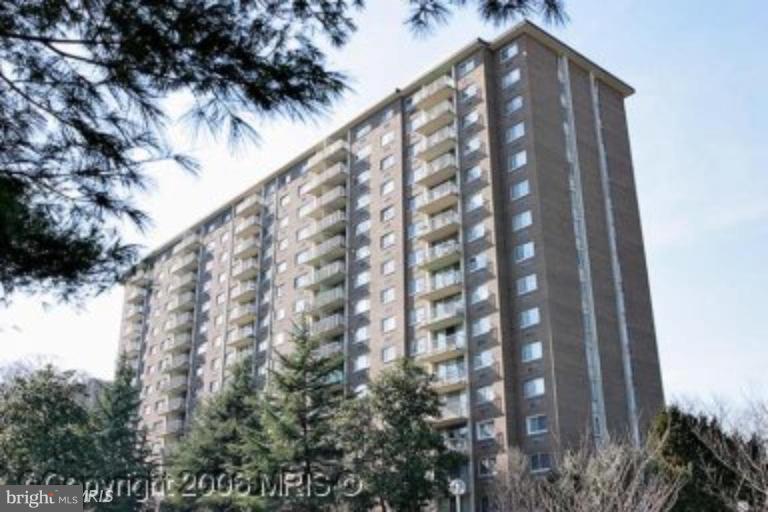 HUNTING CREEK CLUB CONDOMINIUMS - Residential