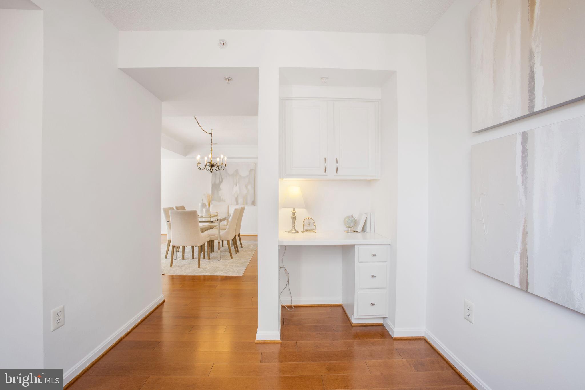 LEXINGTON SQUARE - Residential