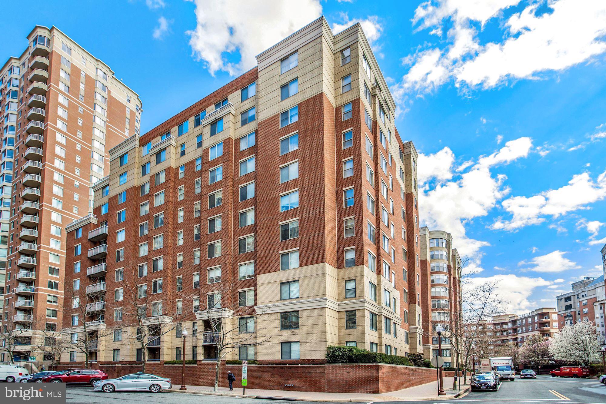 LEXINGTON SQUARE - Residential