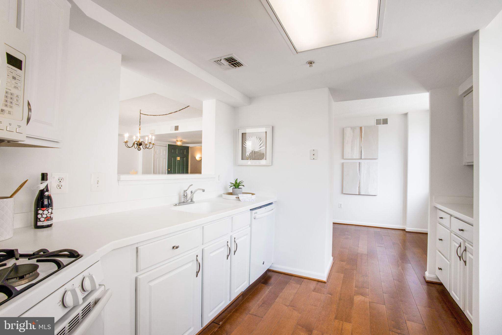 LEXINGTON SQUARE - Residential