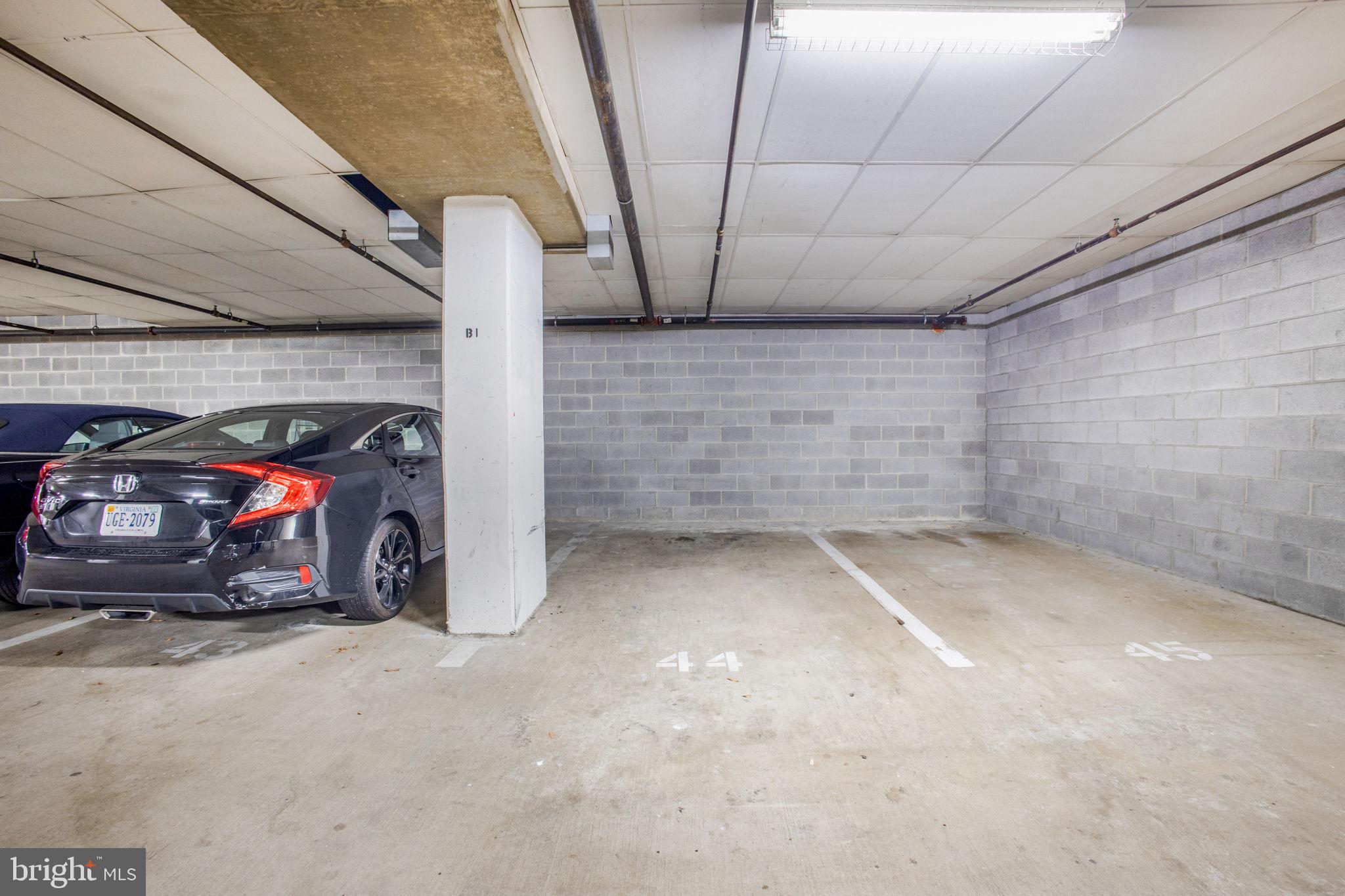 LEXINGTON SQUARE - Residential