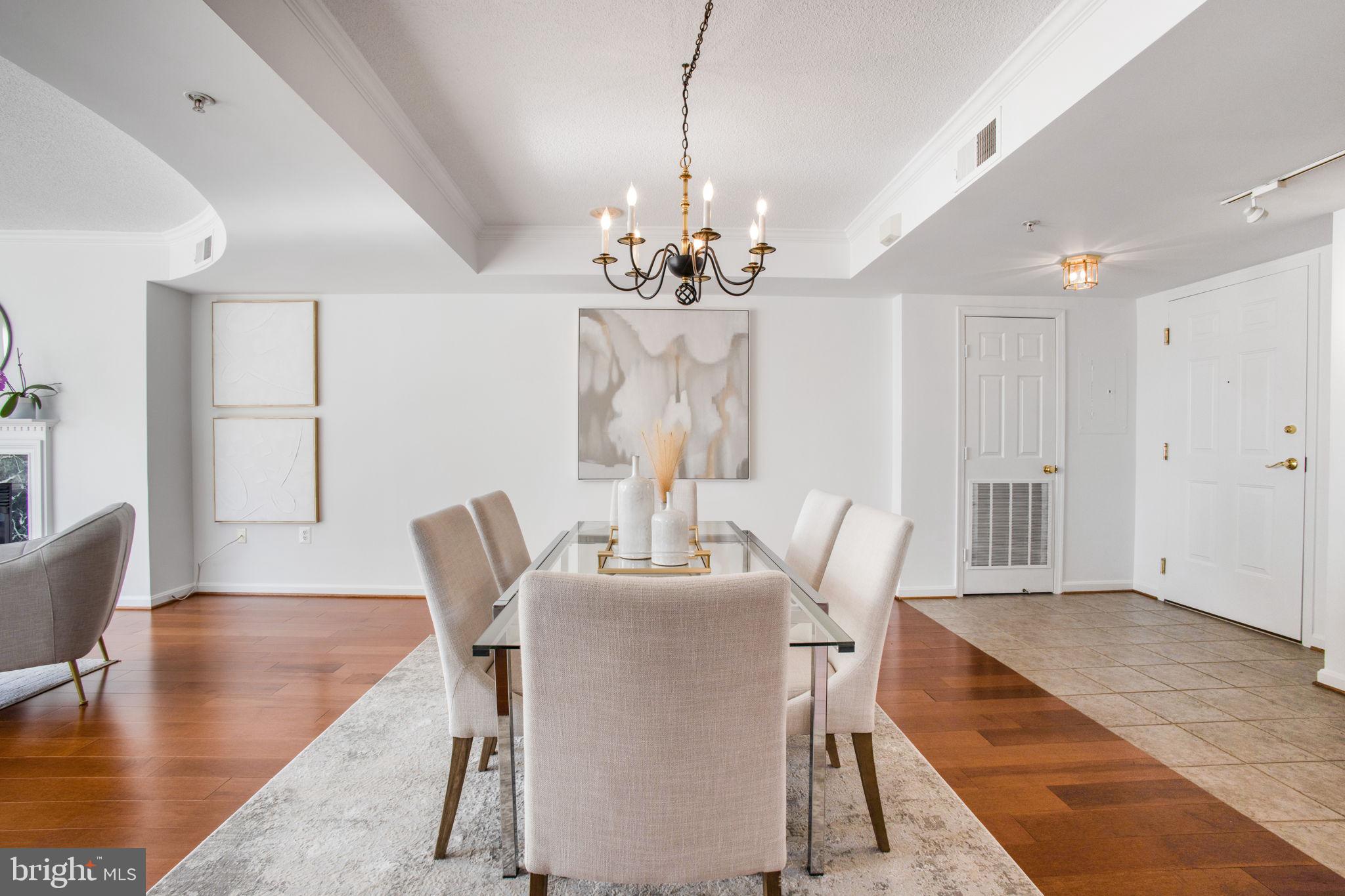 LEXINGTON SQUARE - Residential