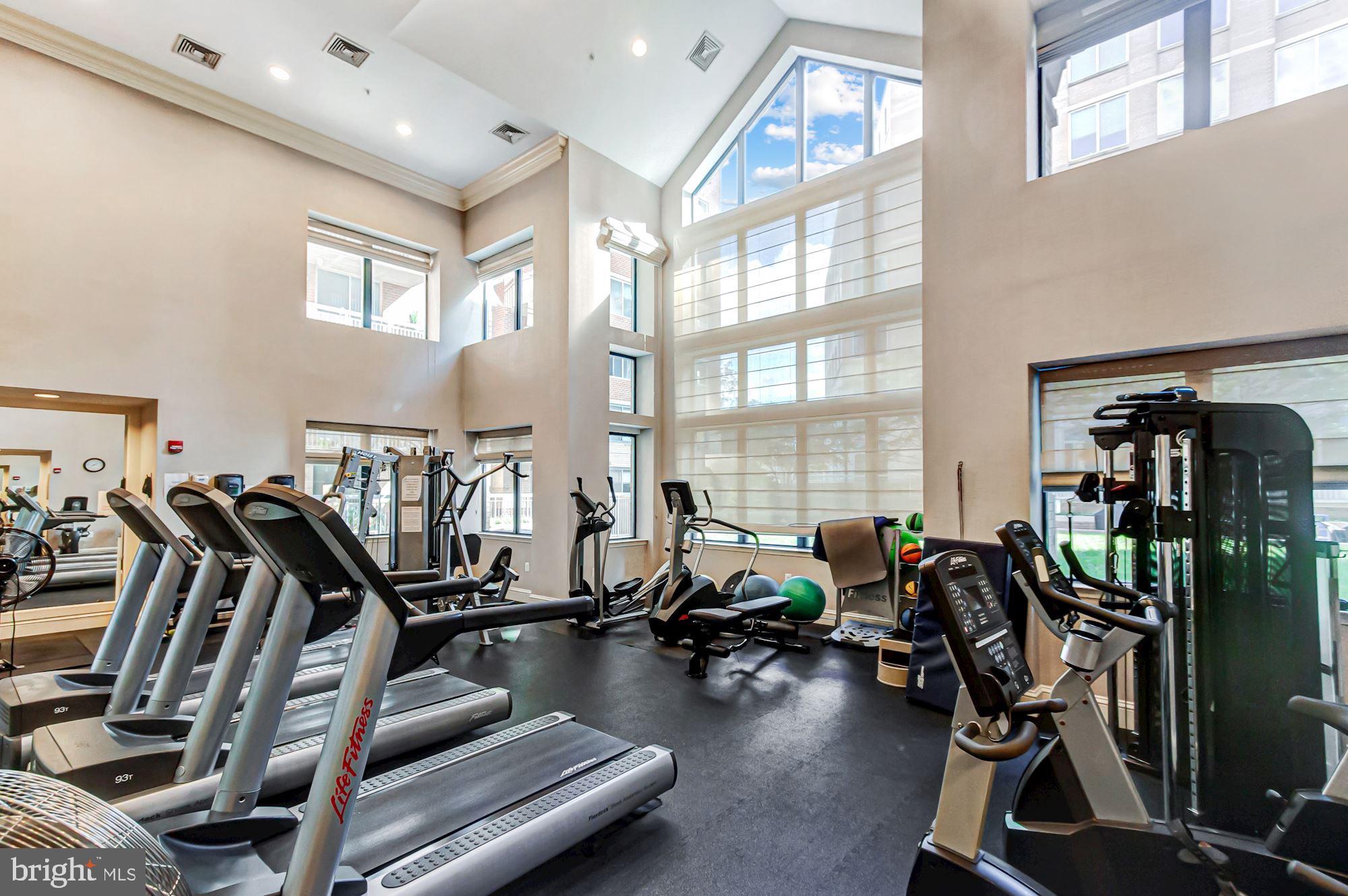 LEXINGTON SQUARE - Residential