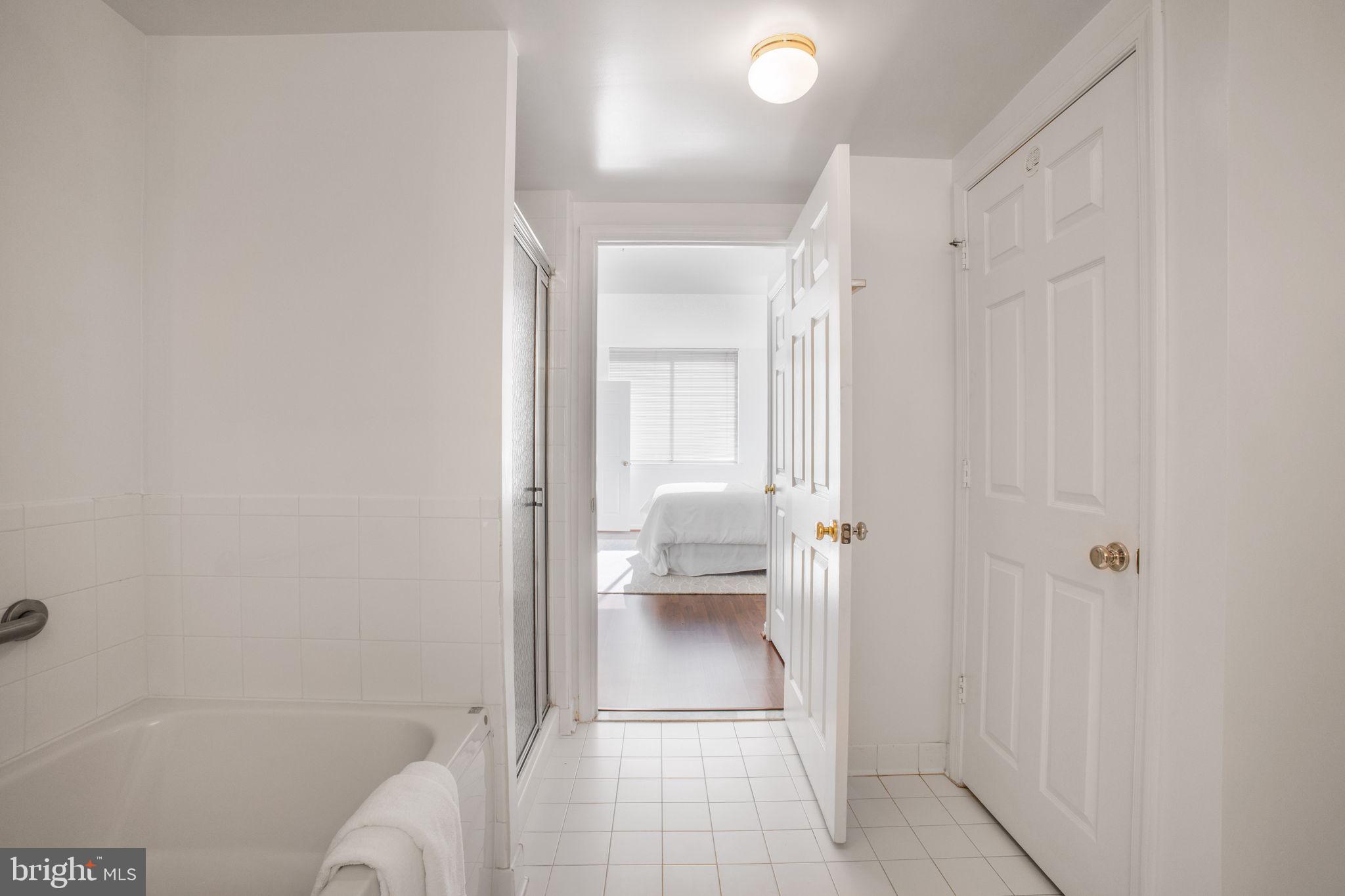 LEXINGTON SQUARE - Residential