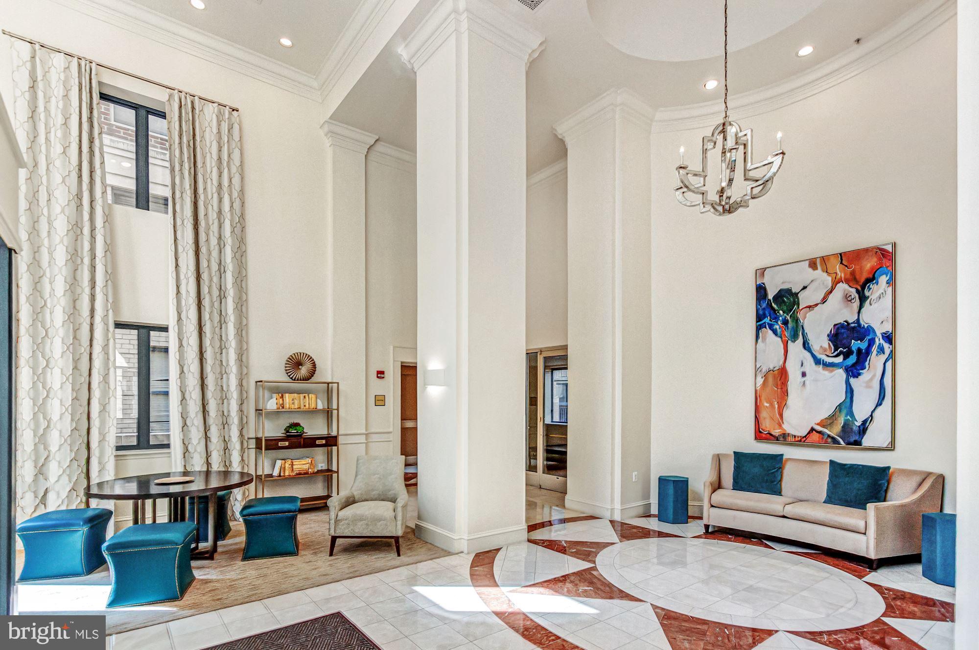 LEXINGTON SQUARE - Residential