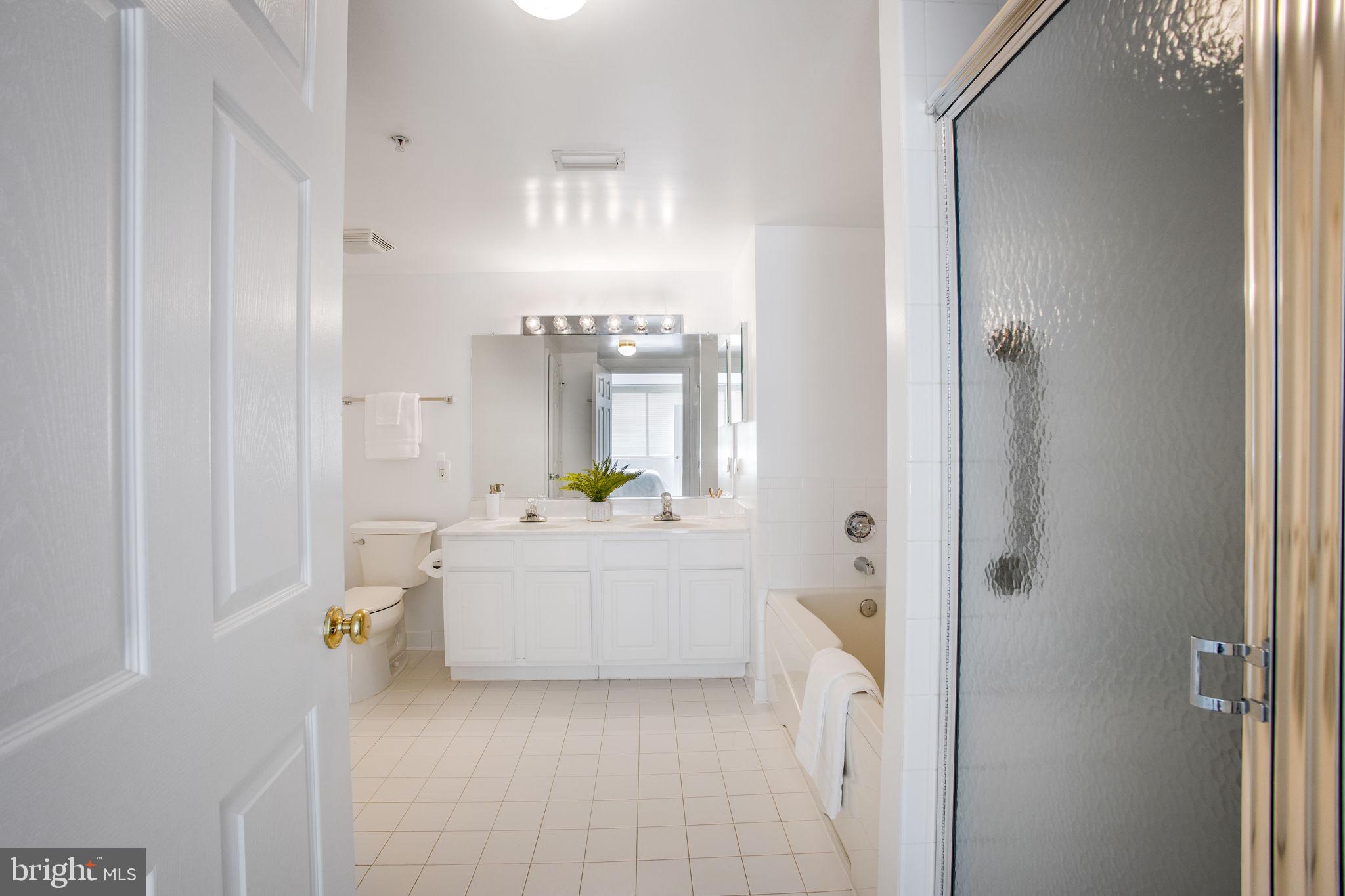 LEXINGTON SQUARE - Residential