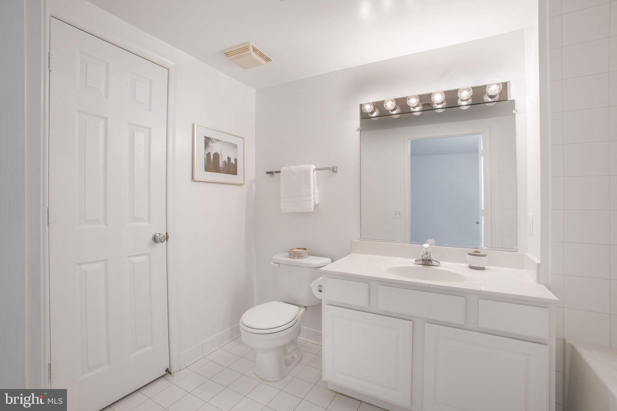 LEXINGTON SQUARE - Residential