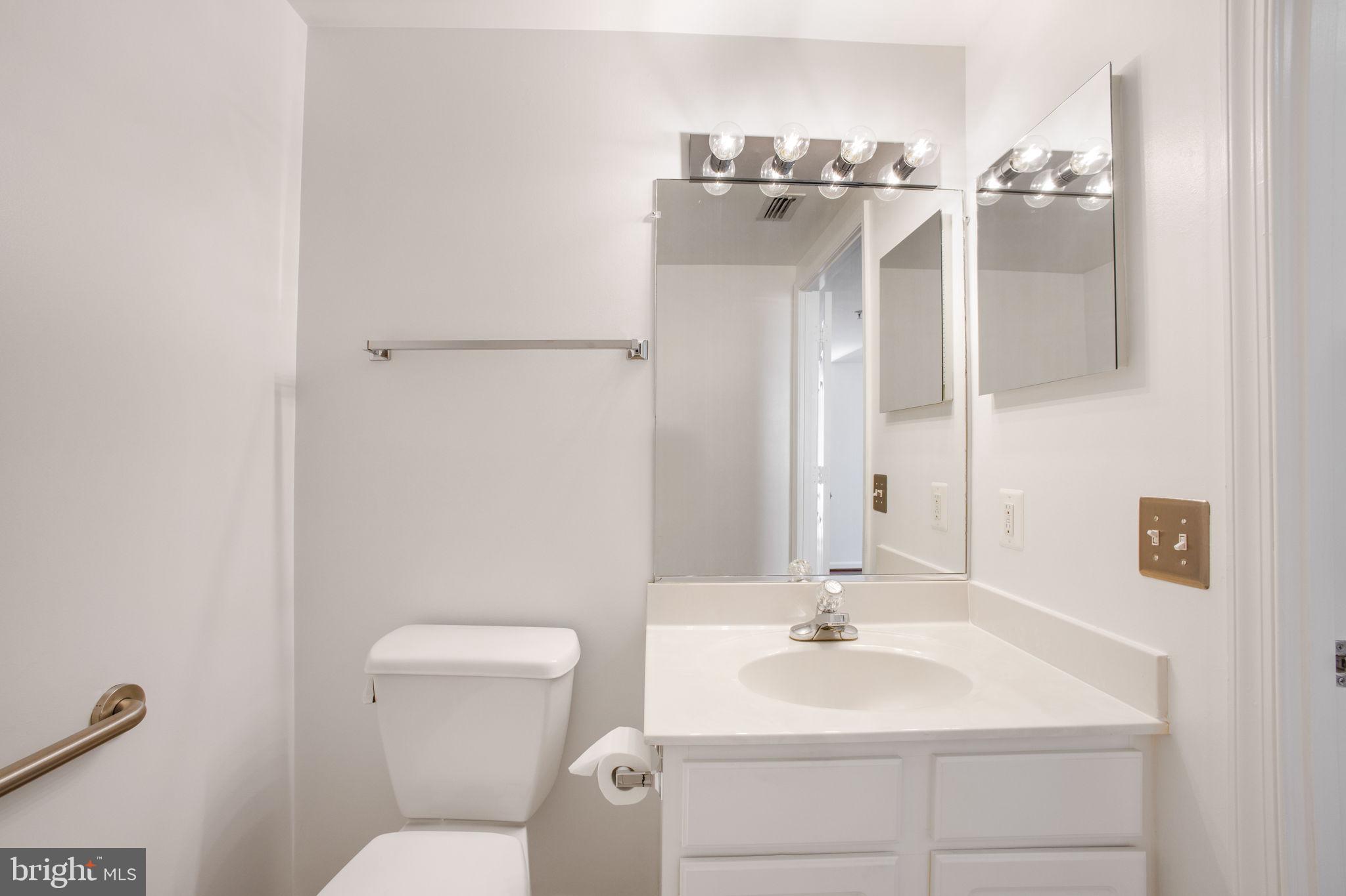 LEXINGTON SQUARE - Residential