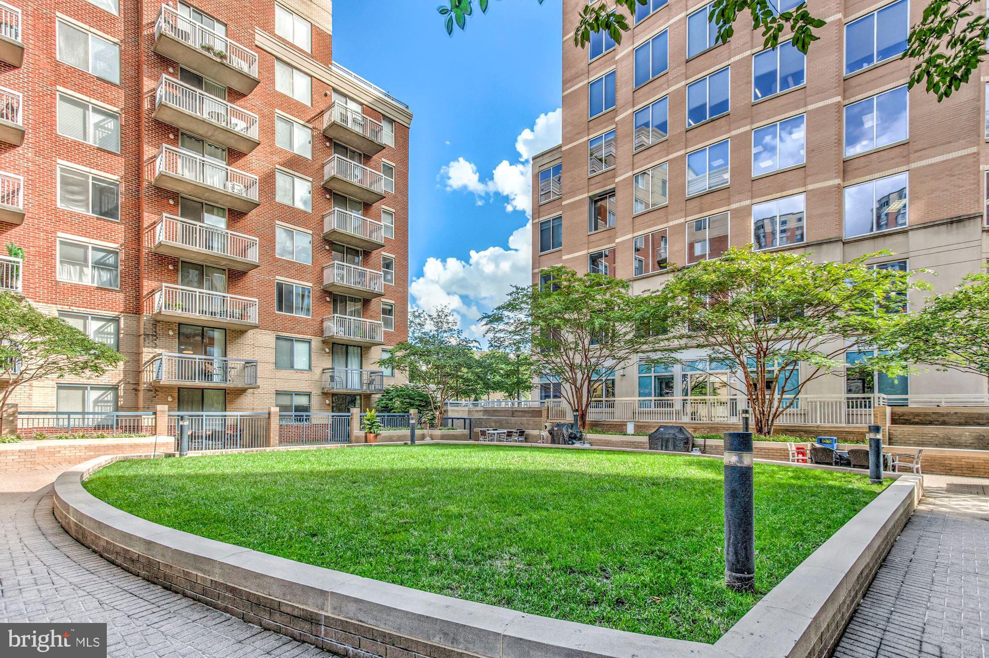 LEXINGTON SQUARE - Residential