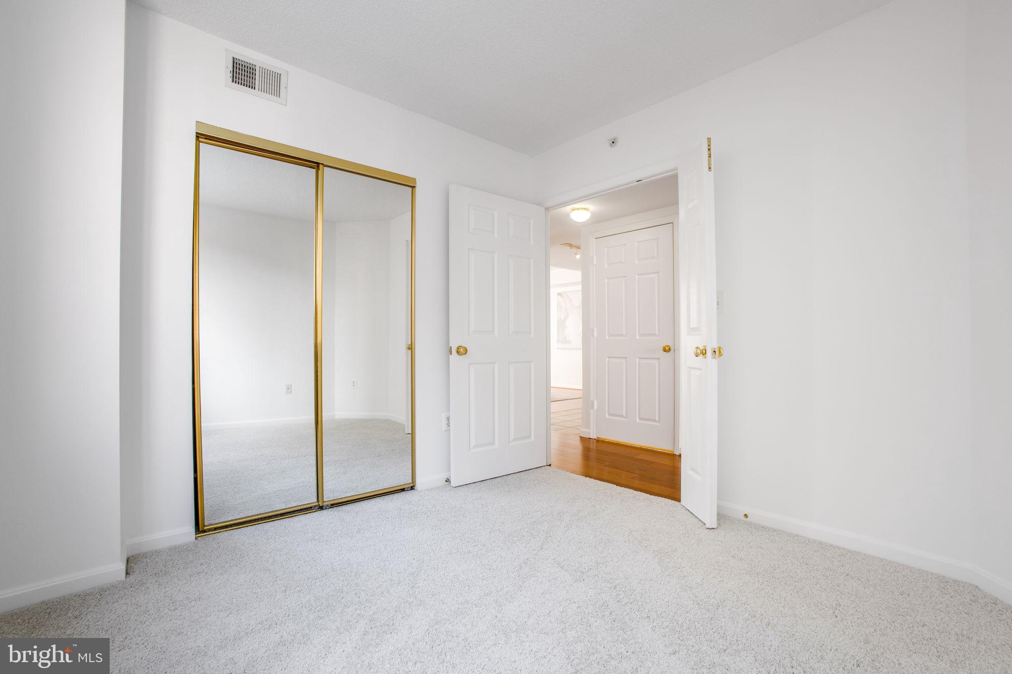 LEXINGTON SQUARE - Residential