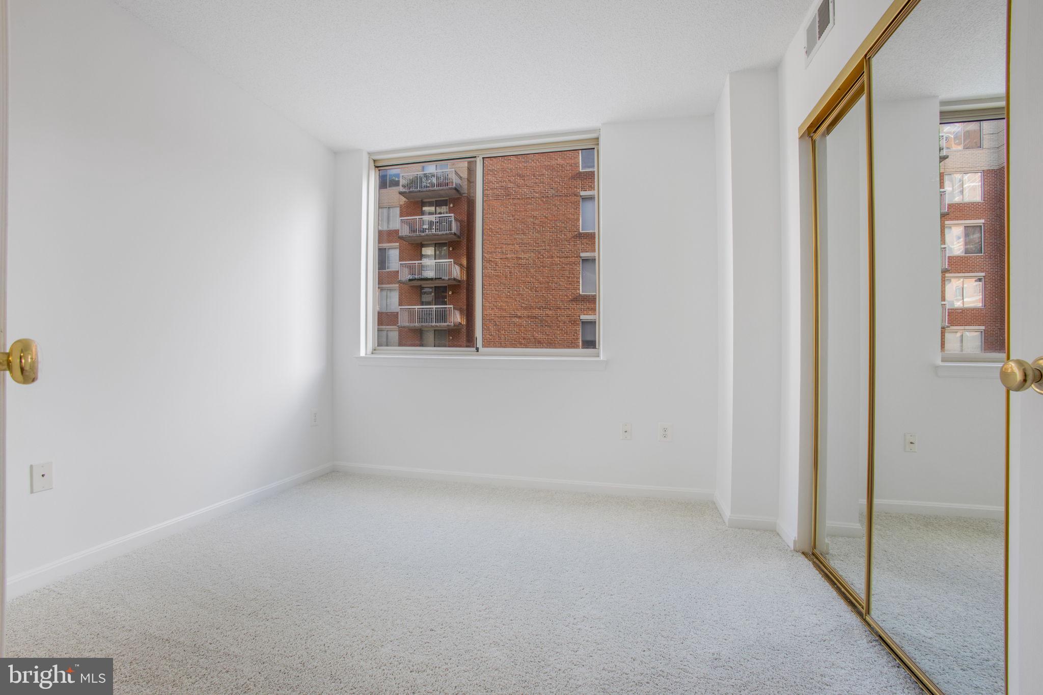 LEXINGTON SQUARE - Residential