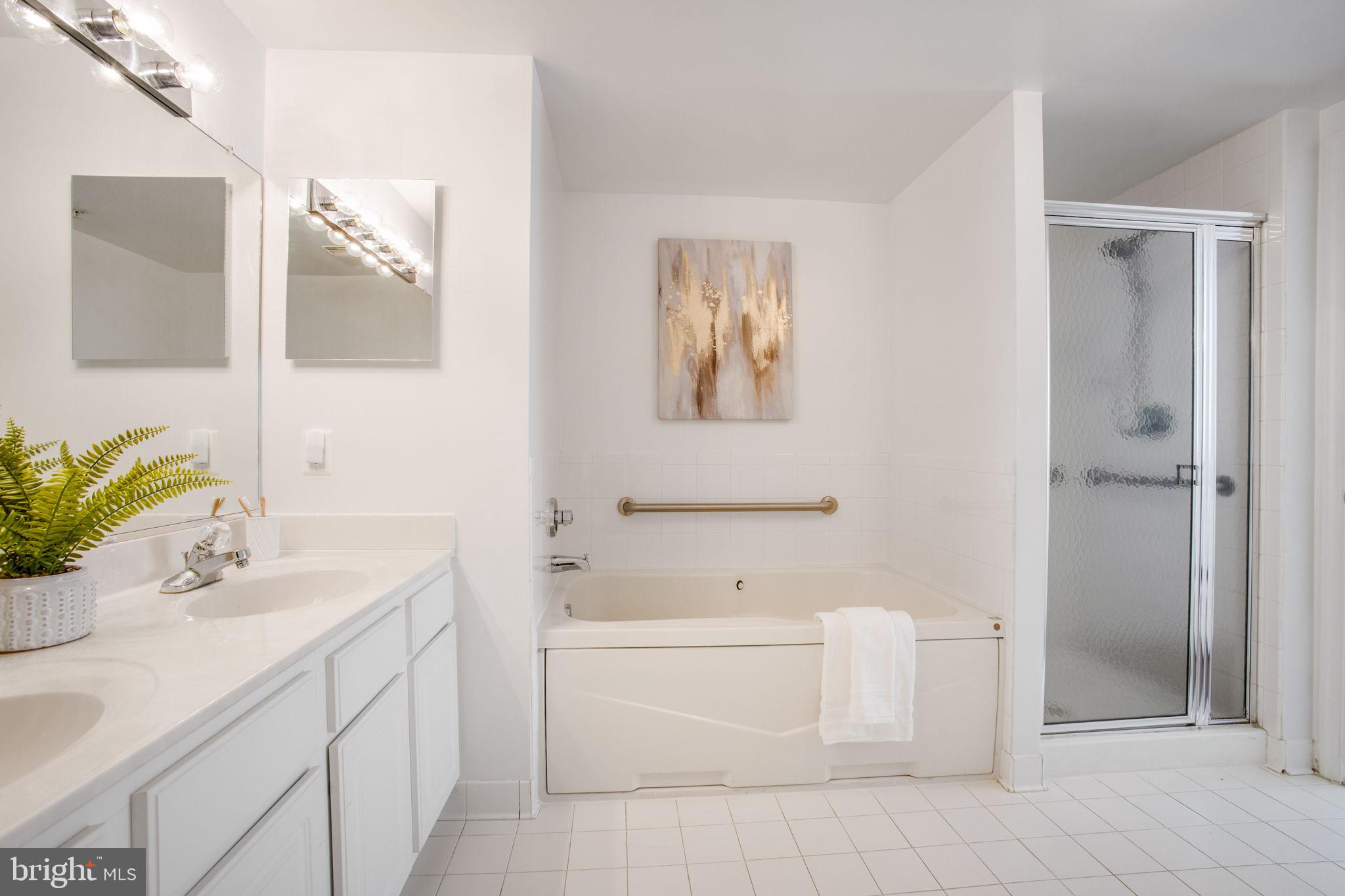 LEXINGTON SQUARE - Residential