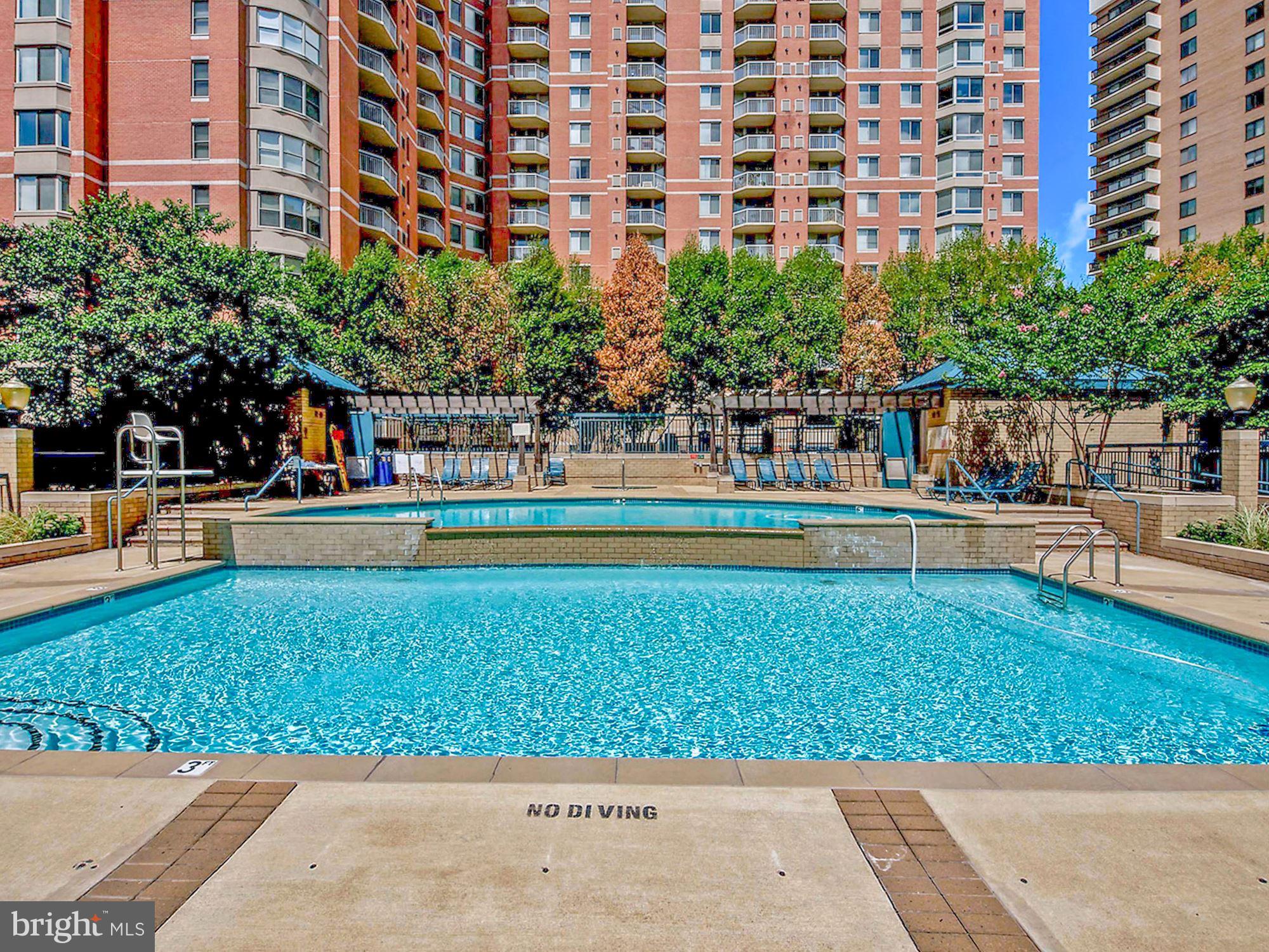 LEXINGTON SQUARE - Residential