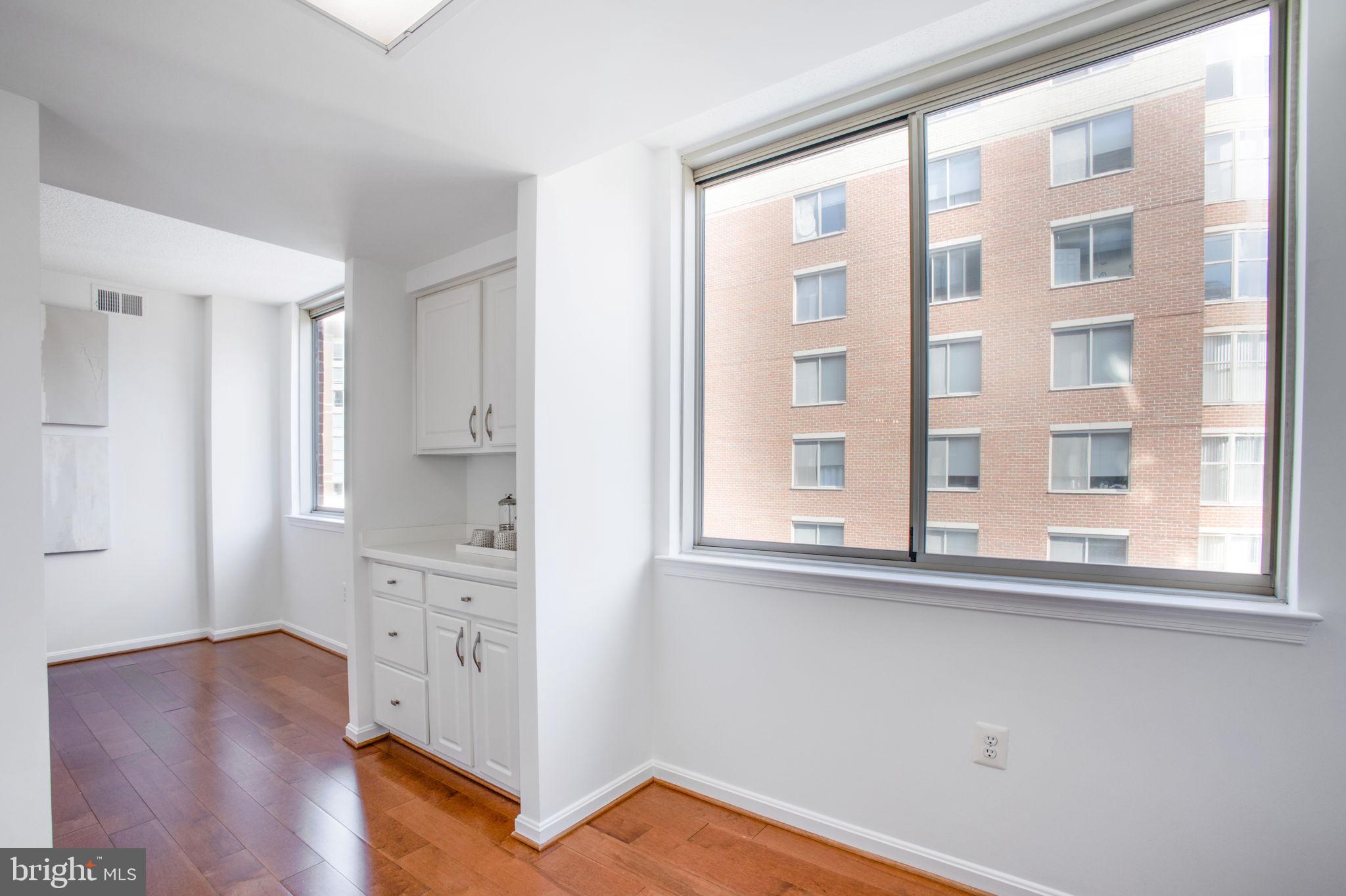 LEXINGTON SQUARE - Residential