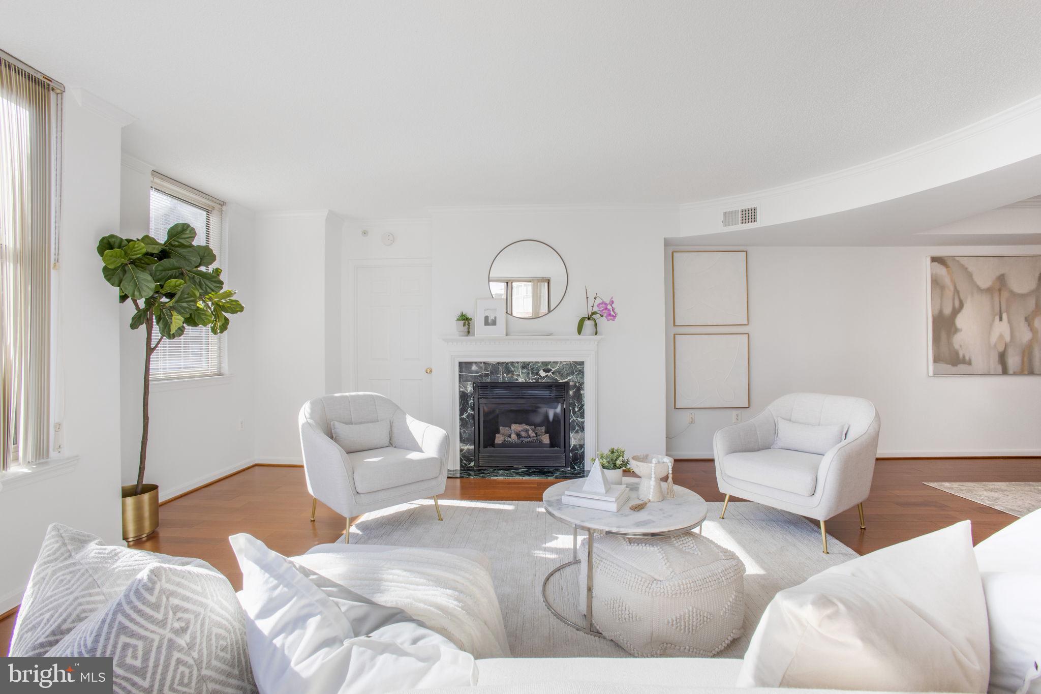 LEXINGTON SQUARE - Residential