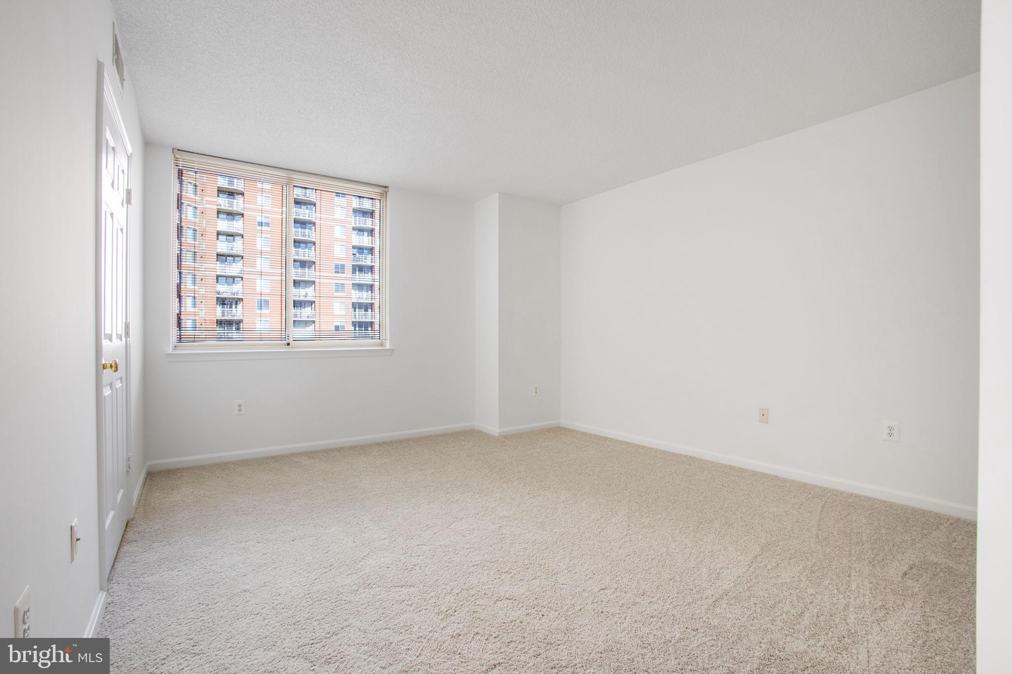 LEXINGTON SQUARE - Residential